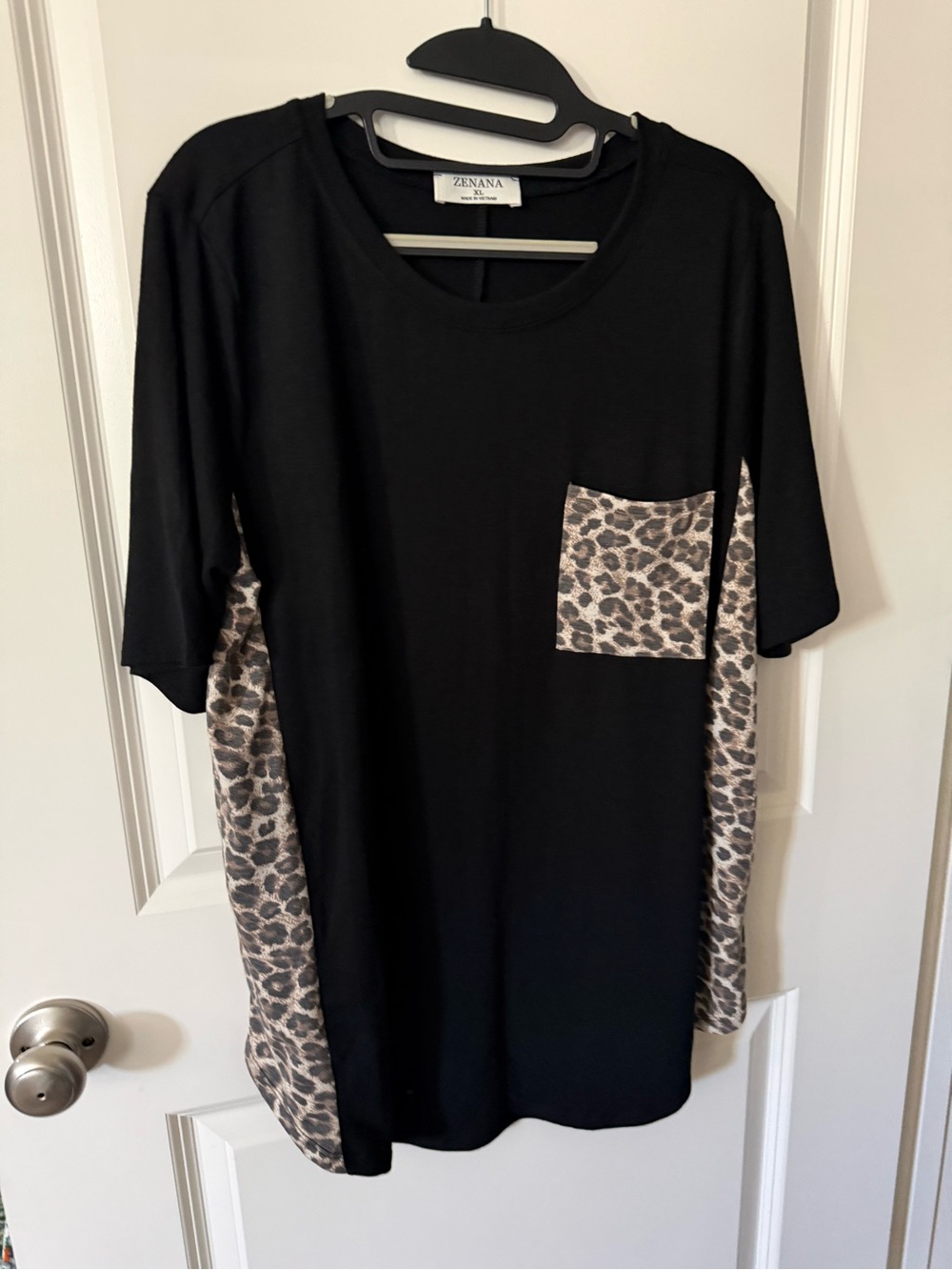 Zenana Outfitters Black Crewneck Tee